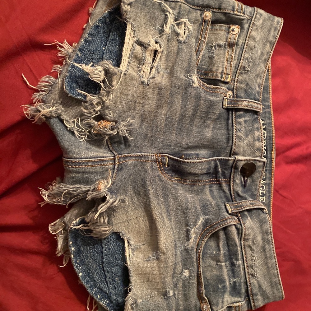 american eagle distressed jean shorts